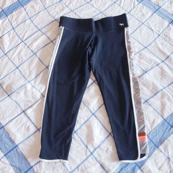 🪴BOGO FREE🪴 NWOT Victorias Secret Pink Crop Legging Size S - Picture 3 of 4